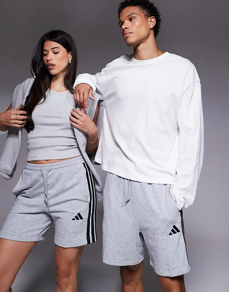

Шорты Adidas Originals Essential серого цвета