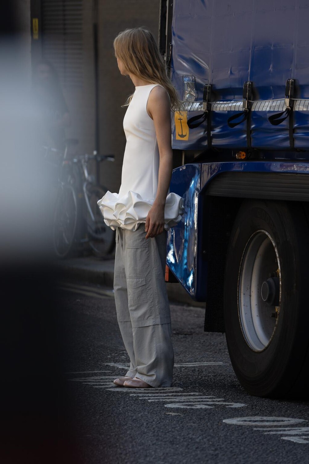 

Подходящее объемное платье-комбинезон ZARA, белый