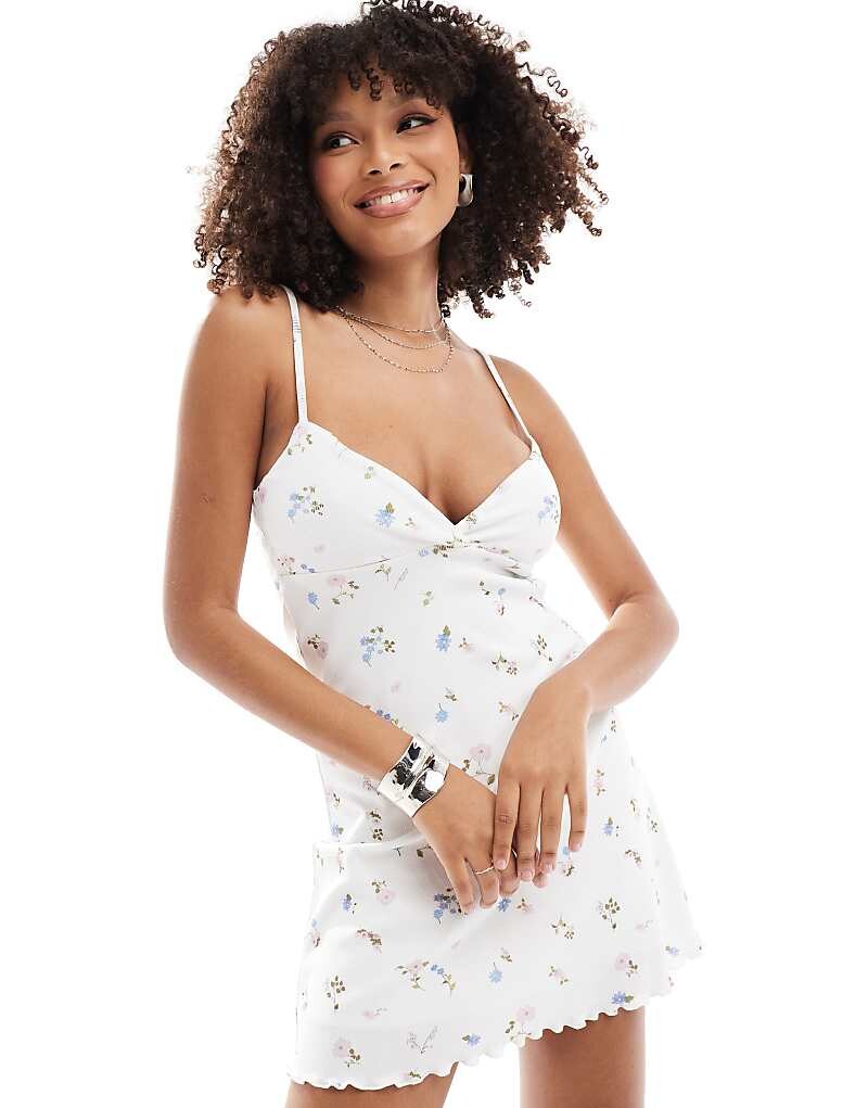 

ASOS DESIGN – Белое мини-платье с принтом и мелким узором