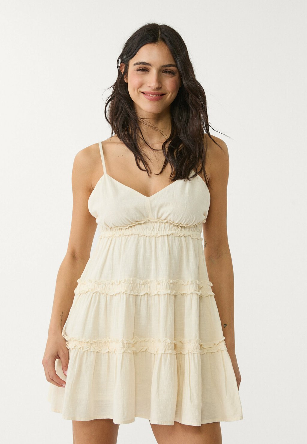 

Повседневное платье WITH RUFFLES Stradivarius, бежевый
