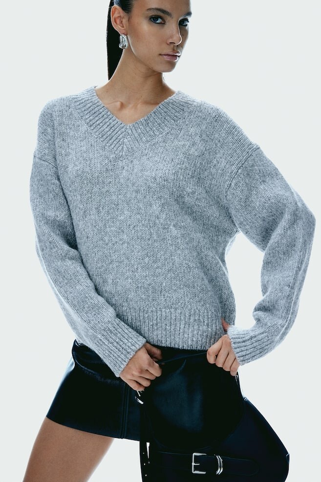 

Свитер с v образным вырезом H&M, серый