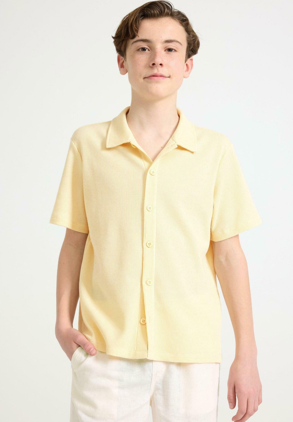 

Рубашка SHORT-SLEEVED WITH WAFFLED STRUCTURE Lindex, светло-желтый