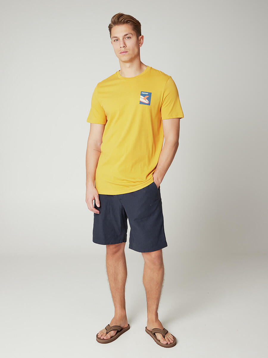 

PROTEST Протест в футболках