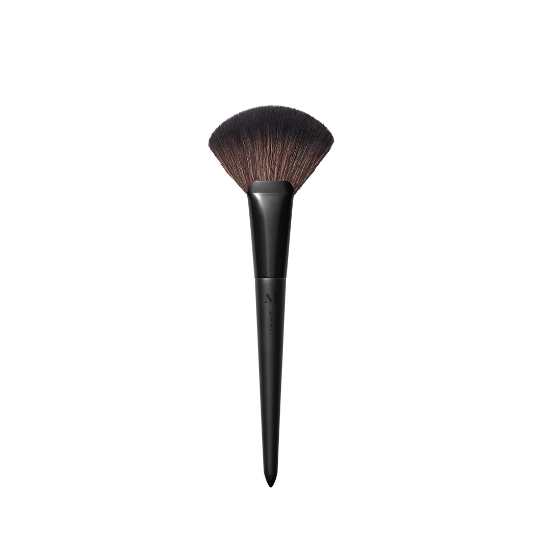 

Веерообразная кисть v112 fluffy fan powder brush Morphe, количество 1 шт.