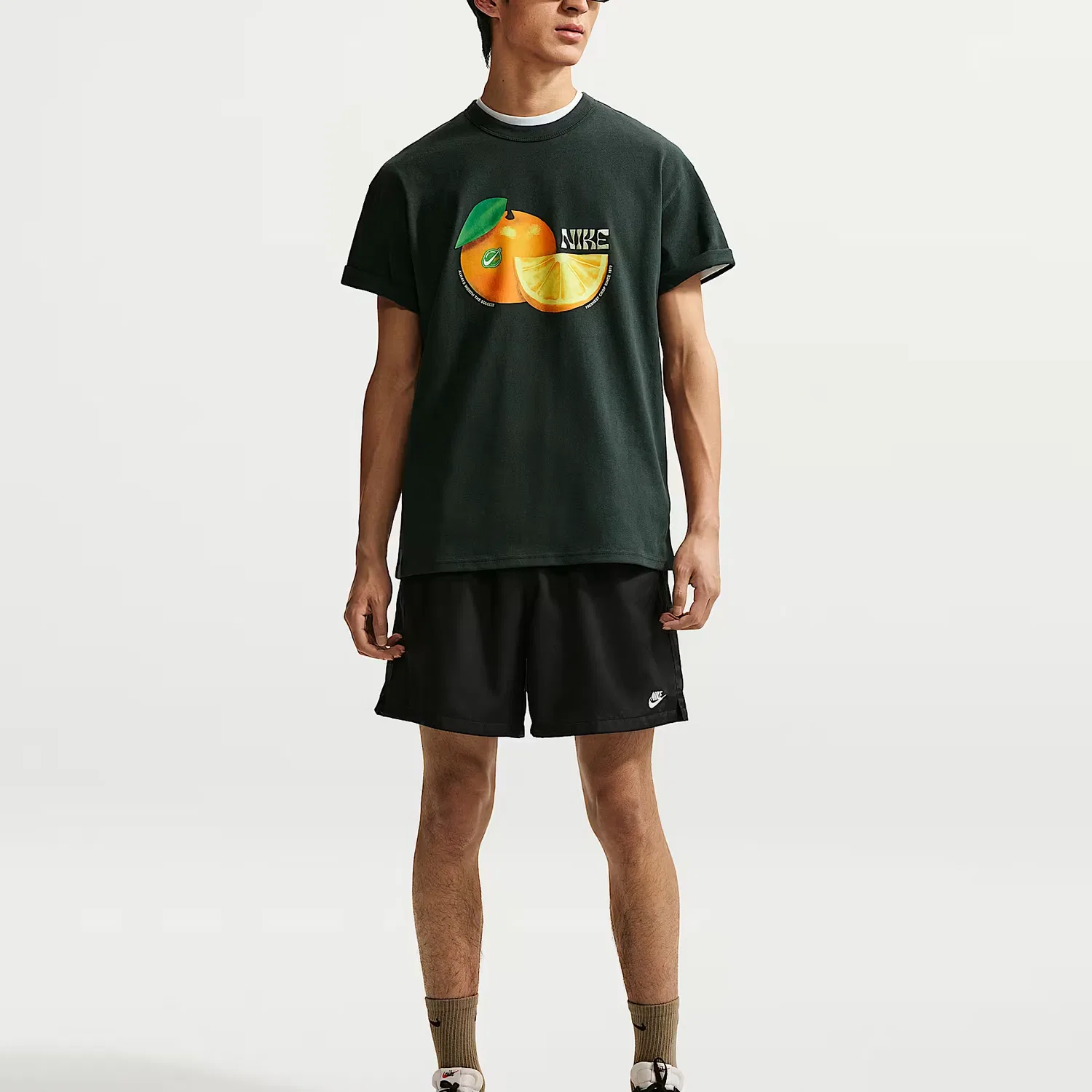Футболка Sportswear Premium Essentials мужская Nike, Black Cloud Green — фото 4