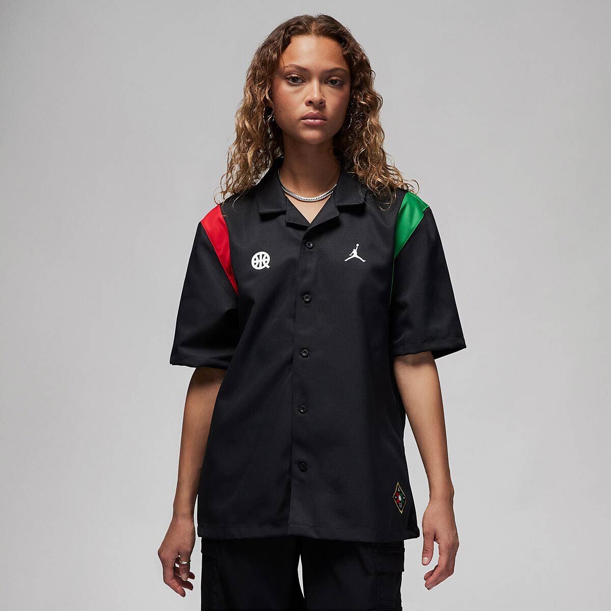 

Топ W J QUAI54 BUTTON UP SHIRT Jordan, цвет Schwarz/Rot/Grün