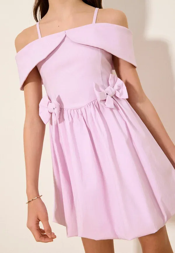 Платье Regular fit bardot puffball dress Lipsy, сиренево-фиолетовое — фото 3