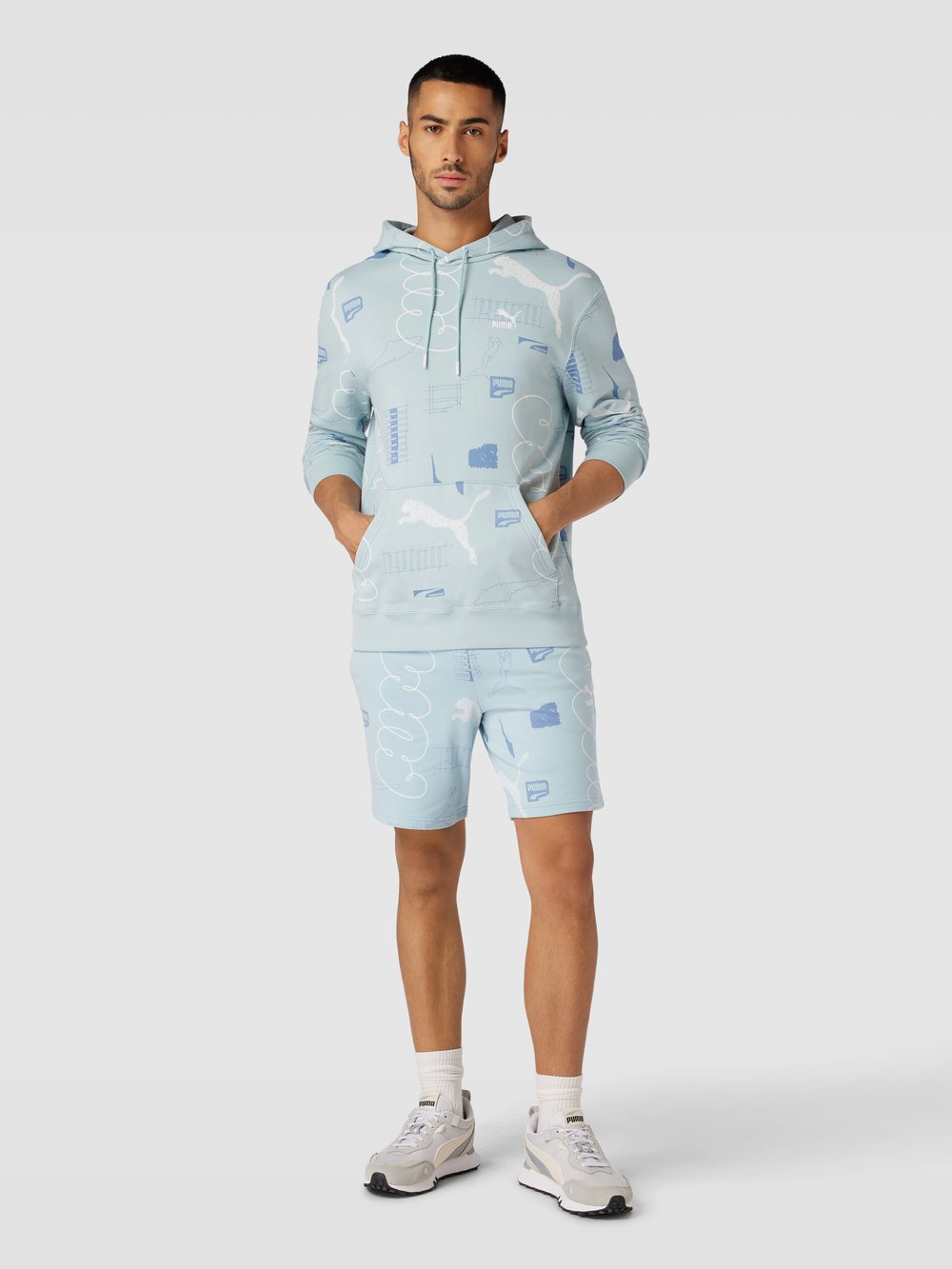 

Толстовка с капюшоном и лейблом по всей поверхности PUMA PERFORMANCE, светло-голубой