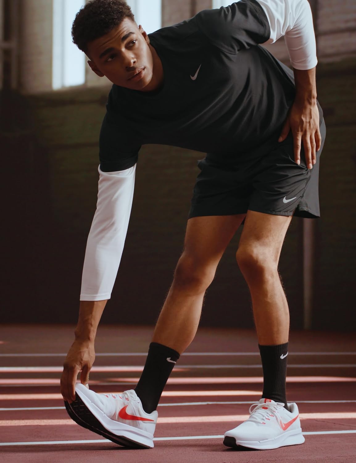 Мужские кроссовки для бега по шоссе Nike Run Swift 3, белый/черный/алый — фото 2