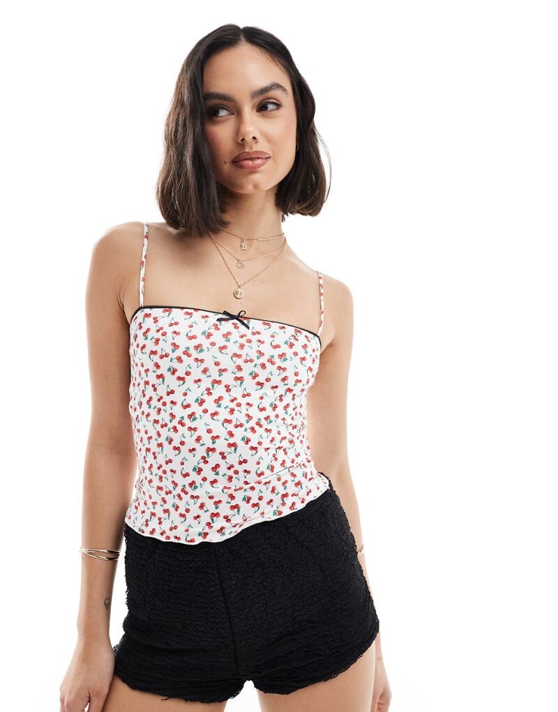 

Bershka – топ «Вишневый» на тонких бретелях и с прямым вырезом