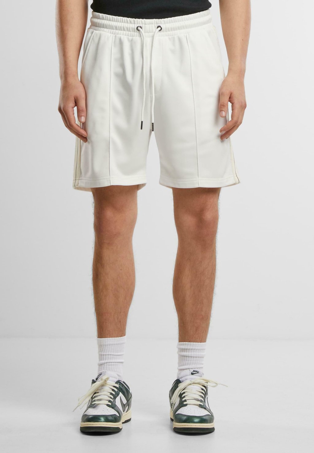 

Брюки TENNIS CORE SHORTS Urban Classics, кремовый