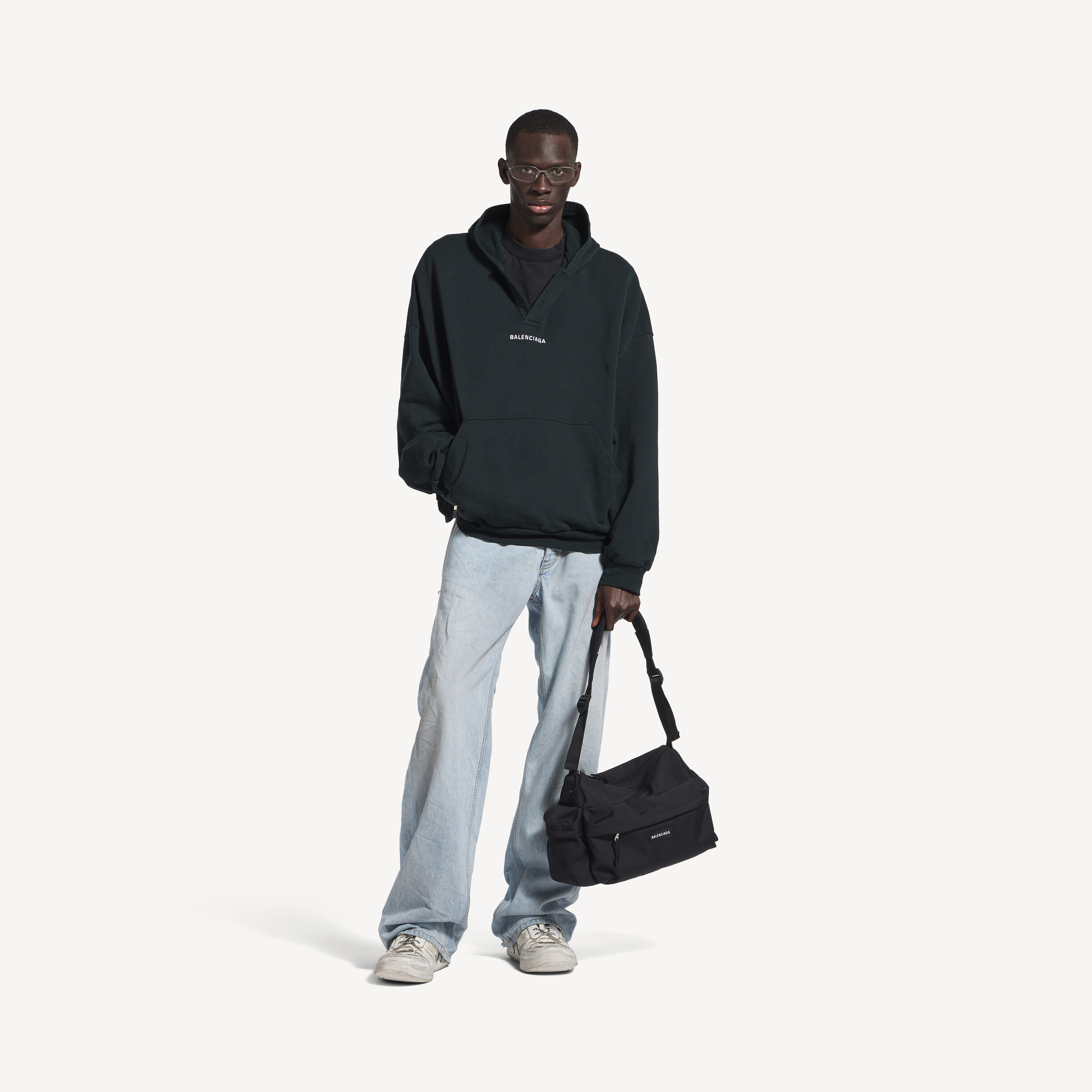 

Мужское худи balenciaga back polo в выцветшем черно-белом цвете BALENCIAGA, белый/выцветший черный