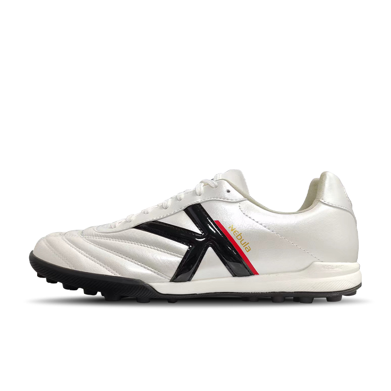 

Нескользящие износостойкие низкие детские футбольные бутсы Nebula Series бело-черные KELME