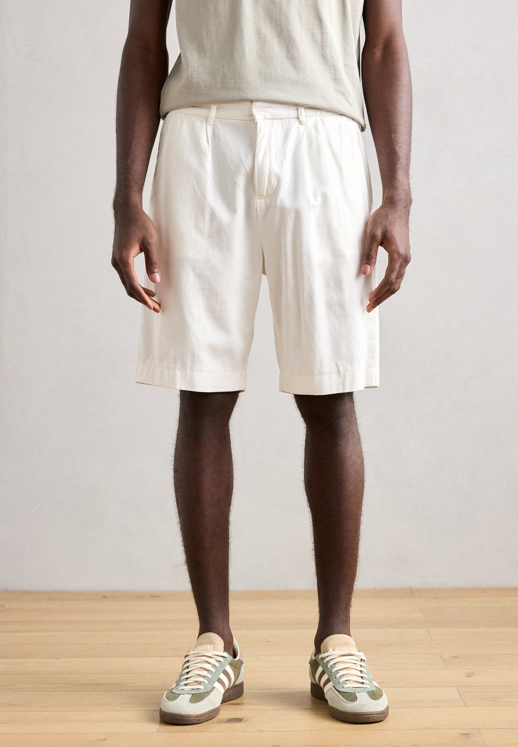 

Шорты WIDE LEG PLEATED Lindbergh, кремовый