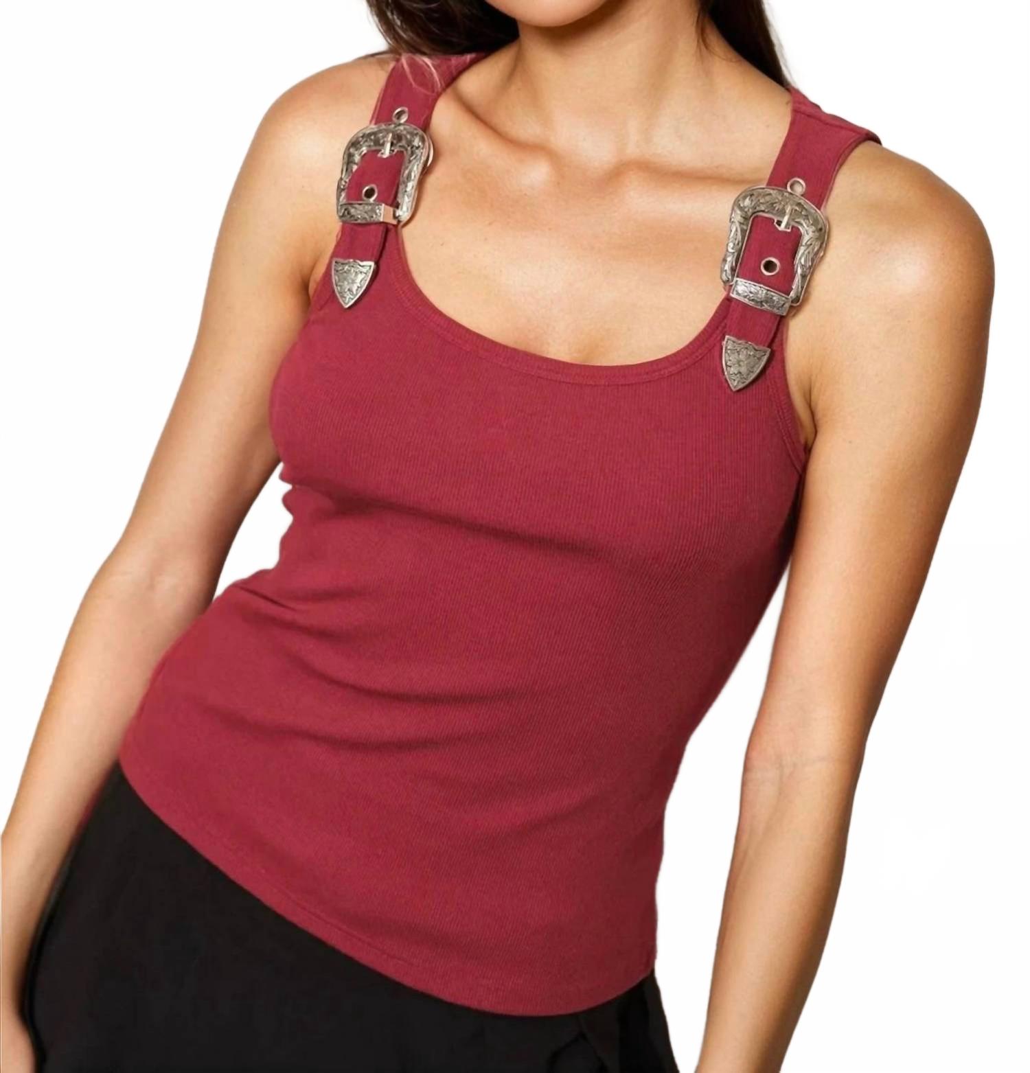 

Топ-майка с застежкой в темно-красном Pretty Garbage