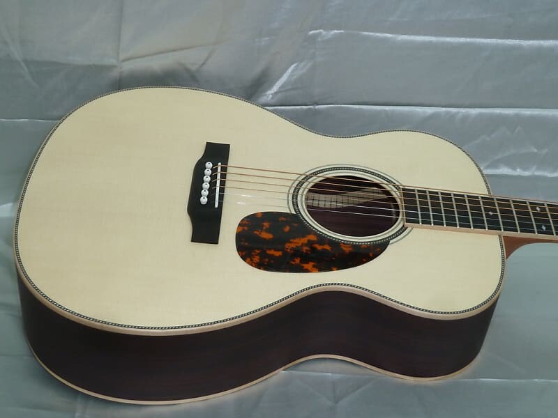 

Акустическая гитара Larrivee OM-40 Rosewood W/Aged Moon Spruce Top, Special Edition 2023 - Satin Natural