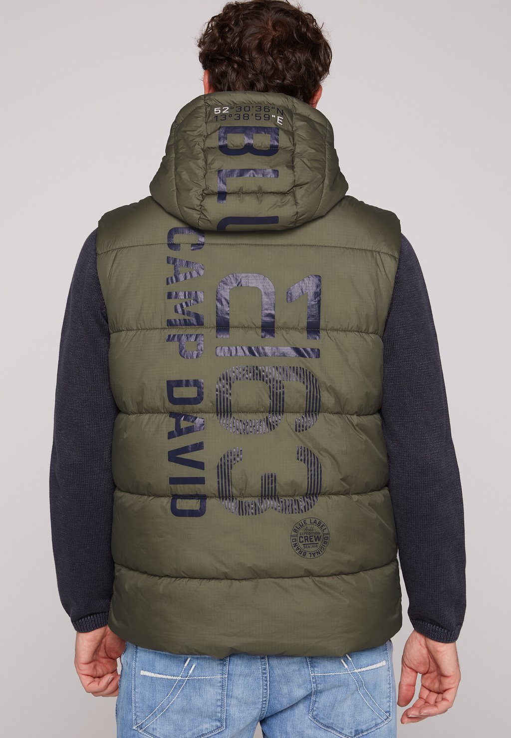 

Жилет MIT KAPUZE UND RÜCKEN-PRINT Camp David