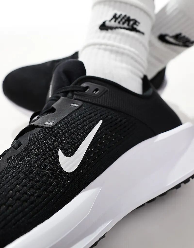 Кроссовки Quest 6 в черно-белом цвете Nike Running — фото 4
