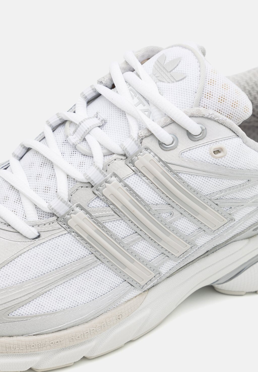 

Кроссовки на шнуровке ADISTAR CUSHION adidas, белый