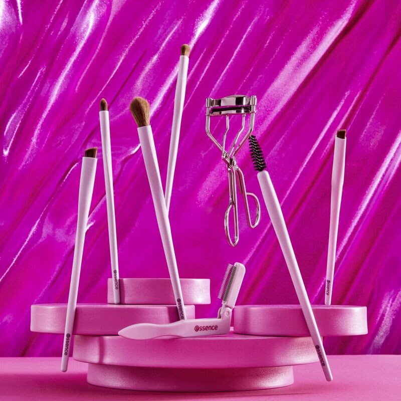 Brow spoolie 01 Меняет правила игры в области бровей essence, 1 шт. — фото 4