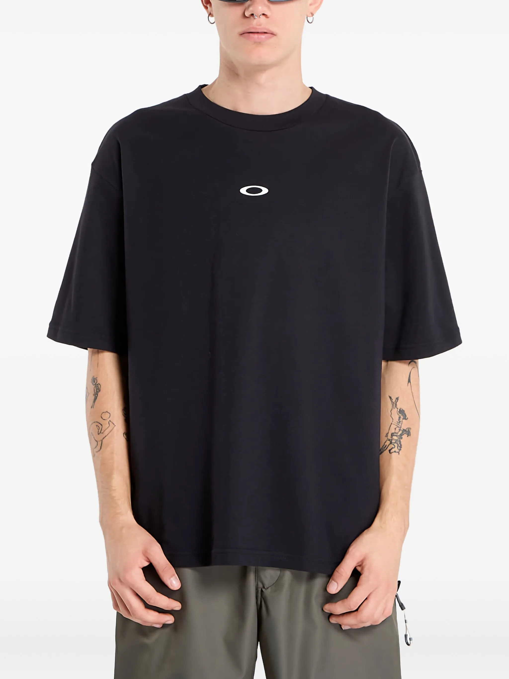 

Футболка с логотипом Oakley, черный