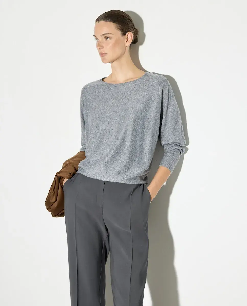 

Женский джемпер с лодочкой и стразами Woman El Corte Inglés, светло-серый