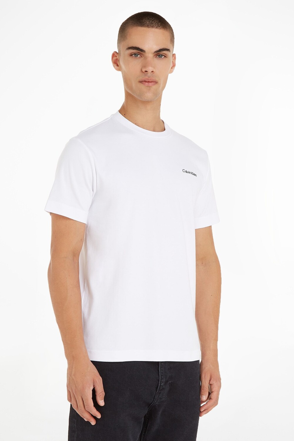 

Футболка с небольшим логотипом Calvin Klein, белый