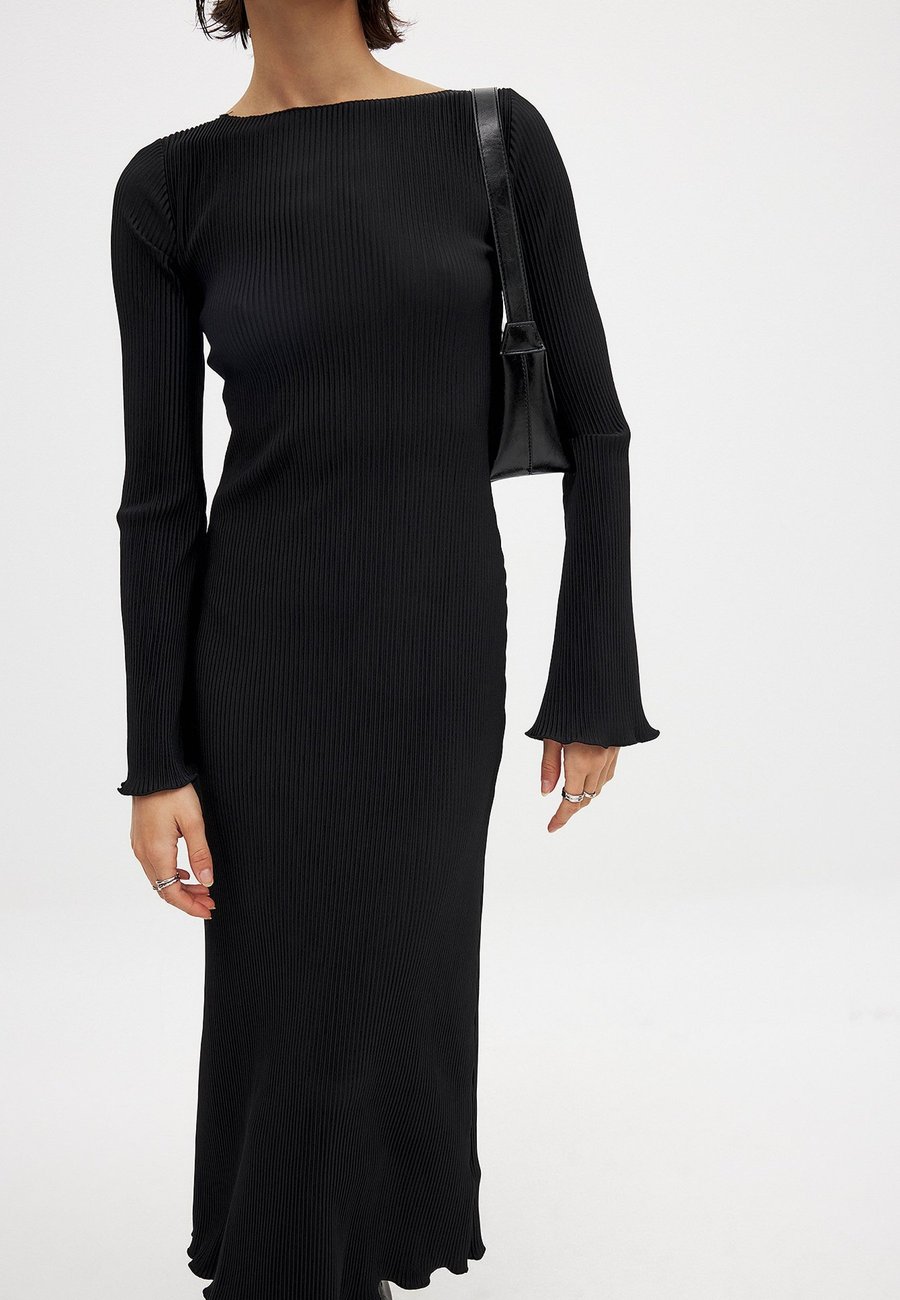 

Платье NA-KD Jumper dress, Black