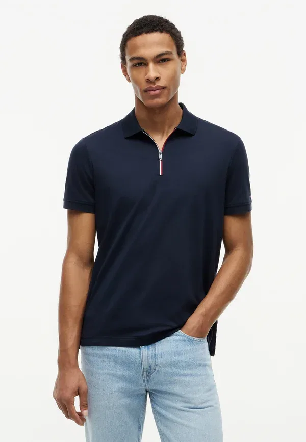 Поло Tommy Hilfiger, пустынное небо