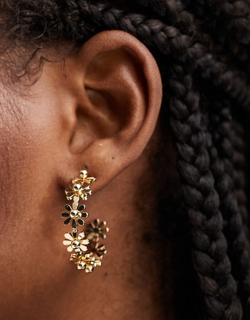 

Серьги-кольца ASOS DESIGN диаметром 20 мм с цветочным орнаментом золотистого цвета