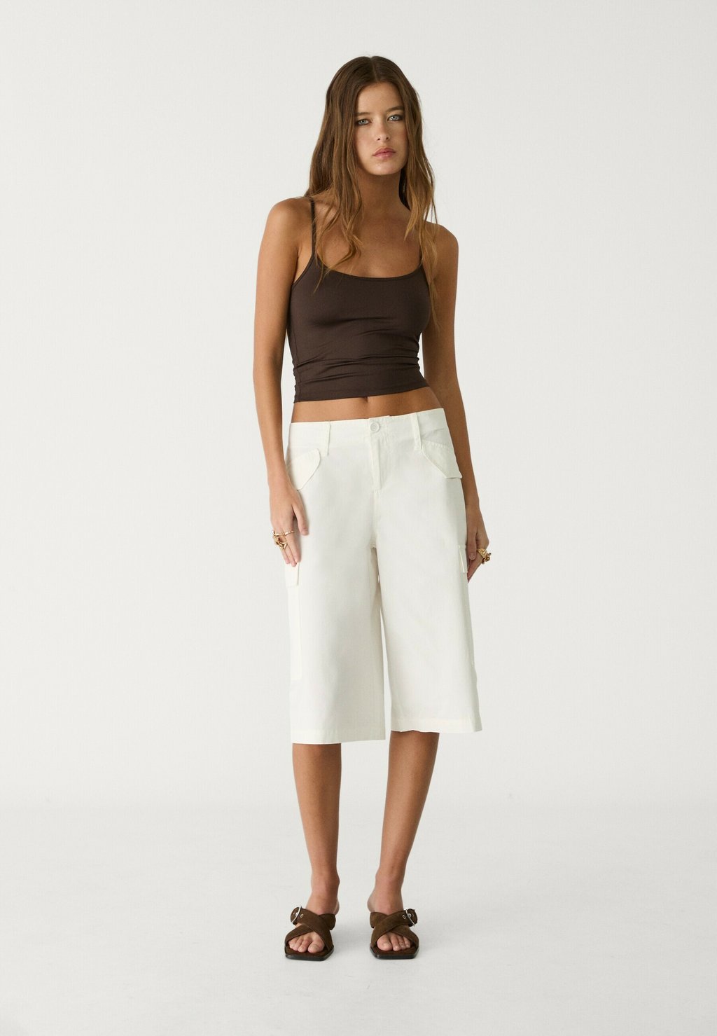 

Шорты BERMUDAS WITH POCKETS Stradivarius, кремовый