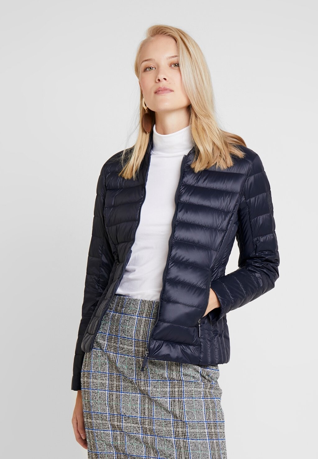 

Пуховик ПУХОВИК Armani Exchange, темно-синий
