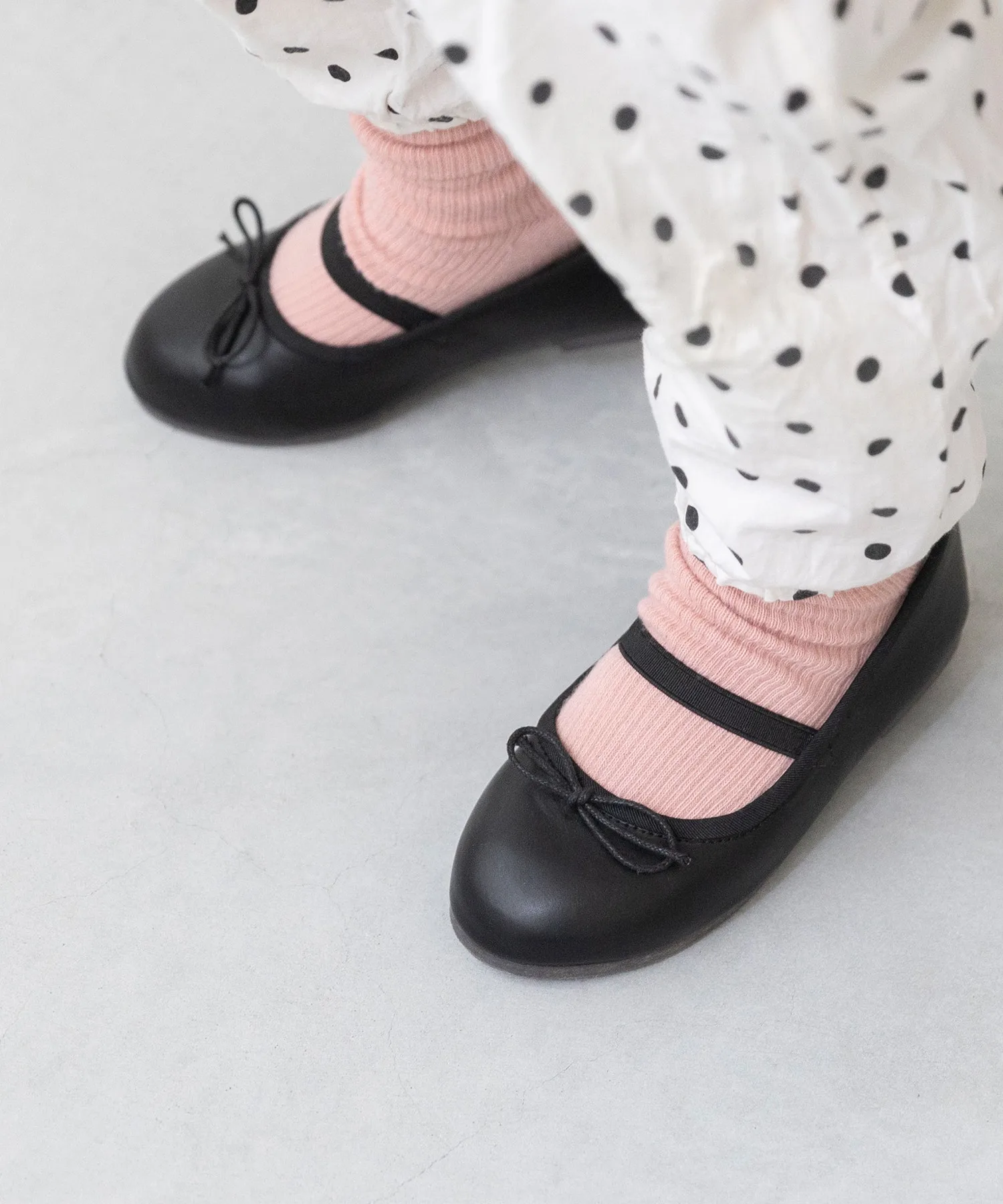 Детские балетки с резинкой и лентой Basic Ribbon mooimooi черные — фото 2