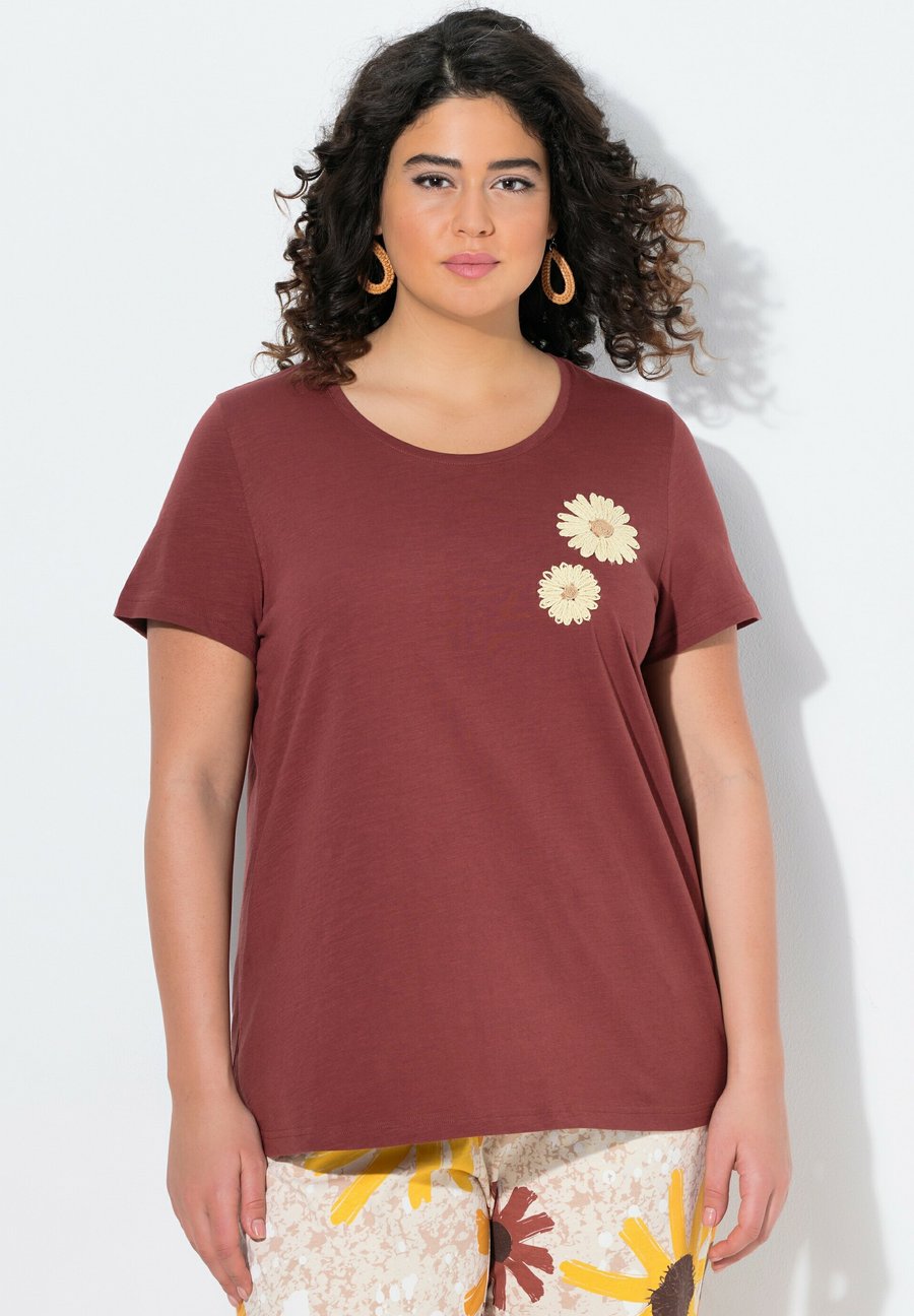 

Футболка Ulla Popken SUNFLOWER EMBROIDERED SHORT SLEEVE , Copper Brown/Brown, Коричневый, Футболка Ulla Popken SUNFLOWER EMBROIDERED SHORT SLEEVE , Copper Brown/Brown