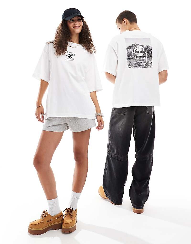 

Timberland – белая футболка оверсайз с горным принтом – только на ASOS