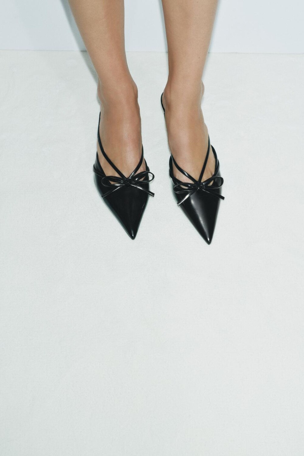

Босоножки Zara by Carlyne Cerf Bow Detail Kitten Heel, черный