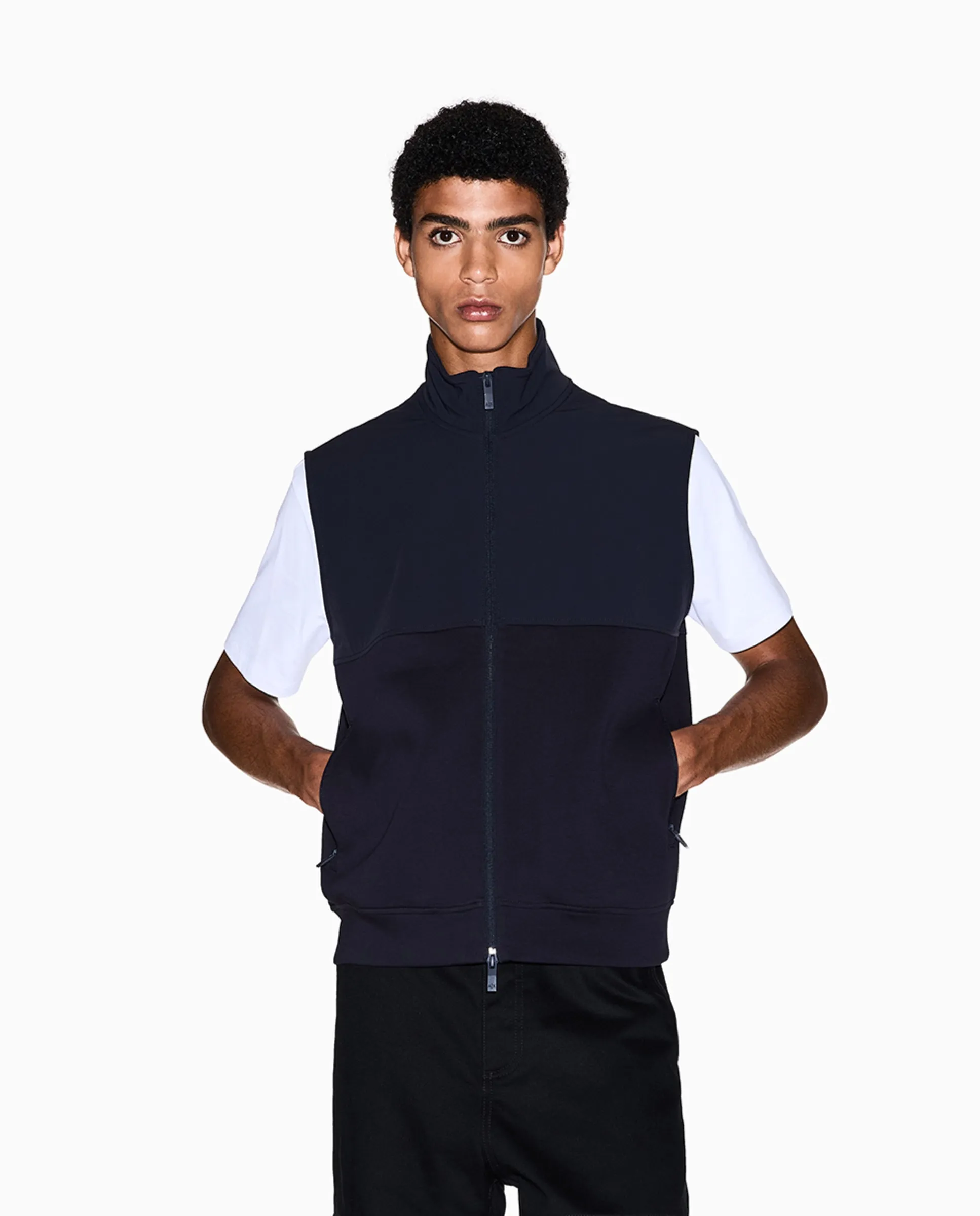 

Мужской спортивный жилет из смесовой ткани Armani Exchange, темно-синий