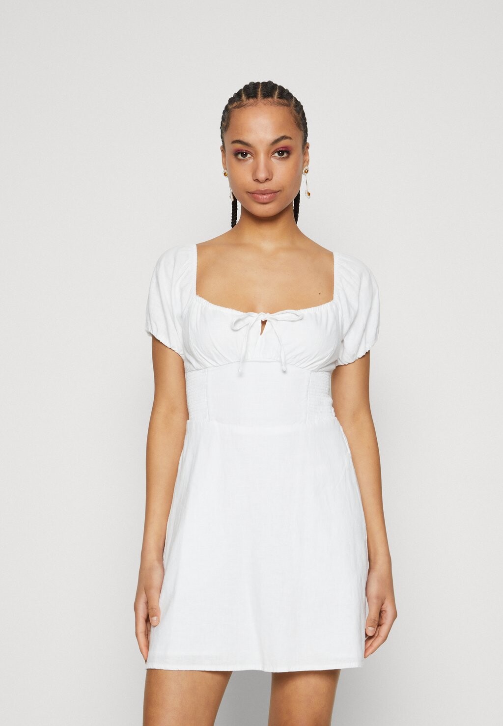 

Дневное платье SOFIA DRESS Hollister Co., цвет bright white