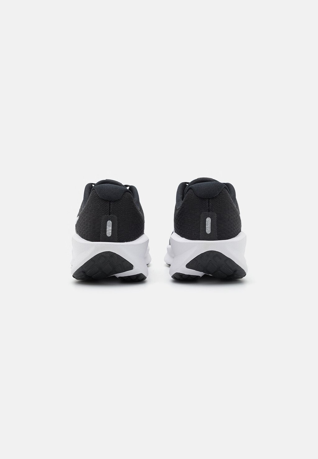 Кроссовки нейтрального цвета DOWNSHIFTER 13 Nike, цвет black/white/dark smoke grey — фото 3