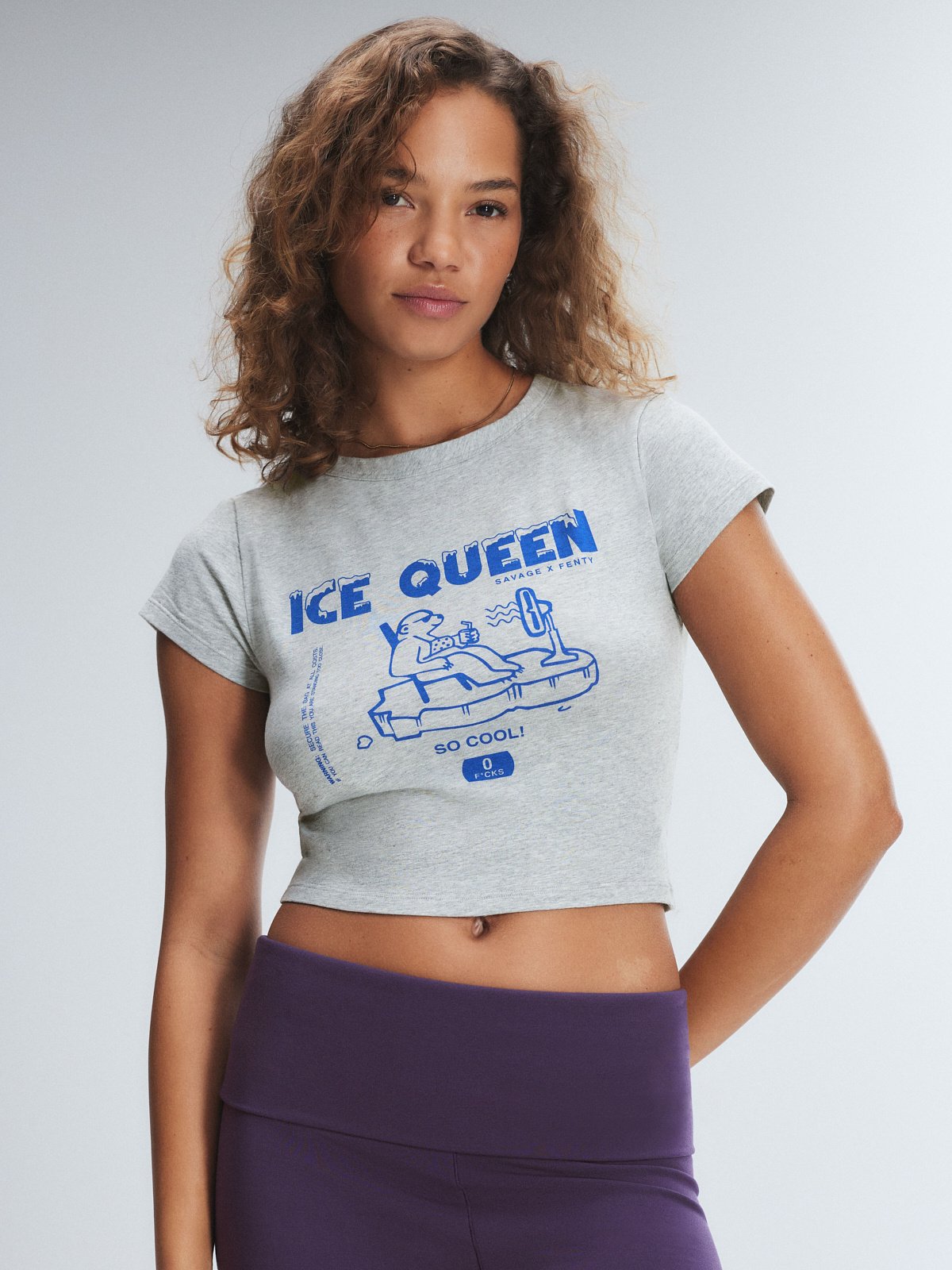 

Футболка Savage X Fenty Cotton Essentials Graphic Baby, цвет Platinum Grey Ice Queen Graphic