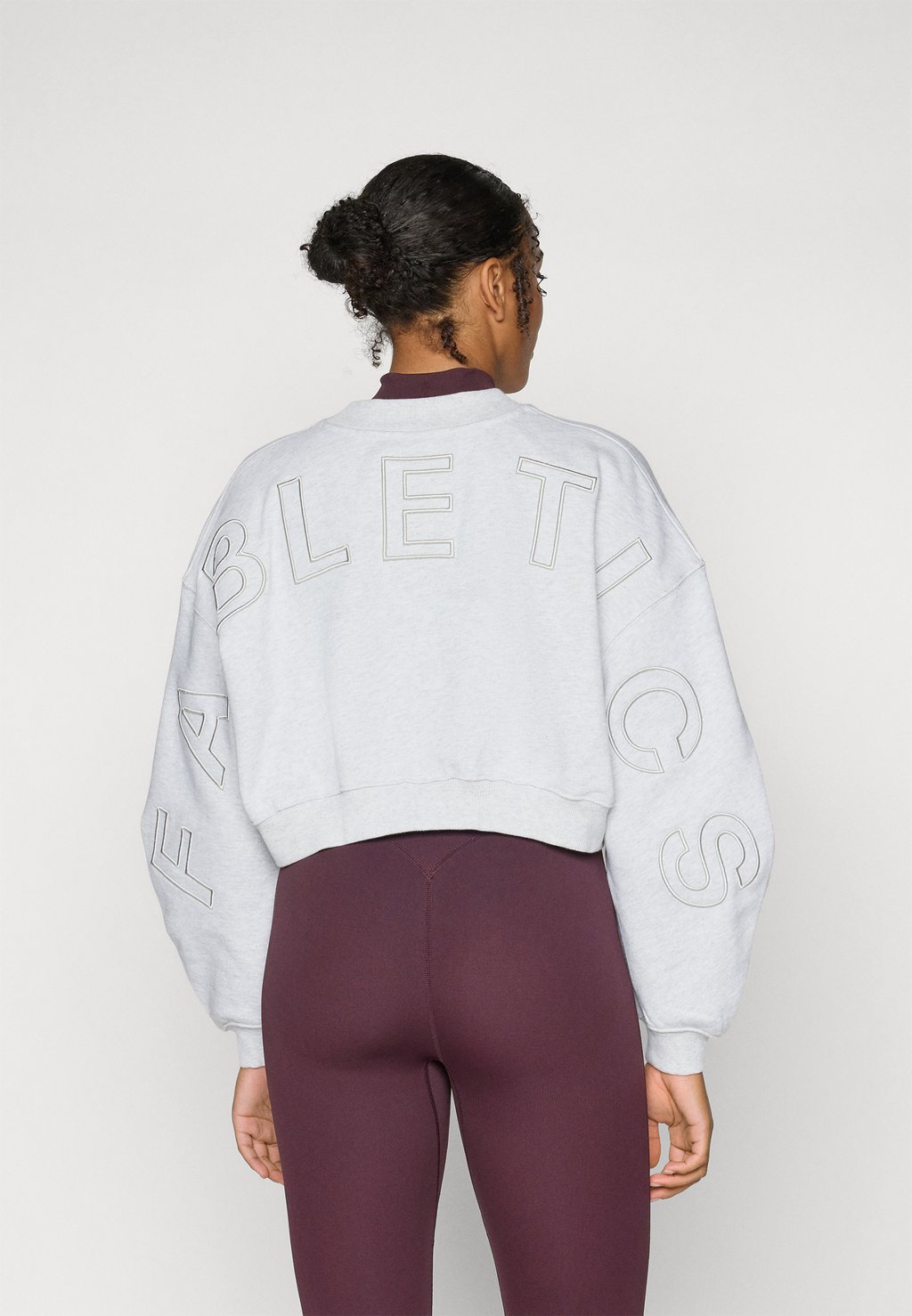 

Толстовка WEEKEND CROPPED Fabletics, светло-серый