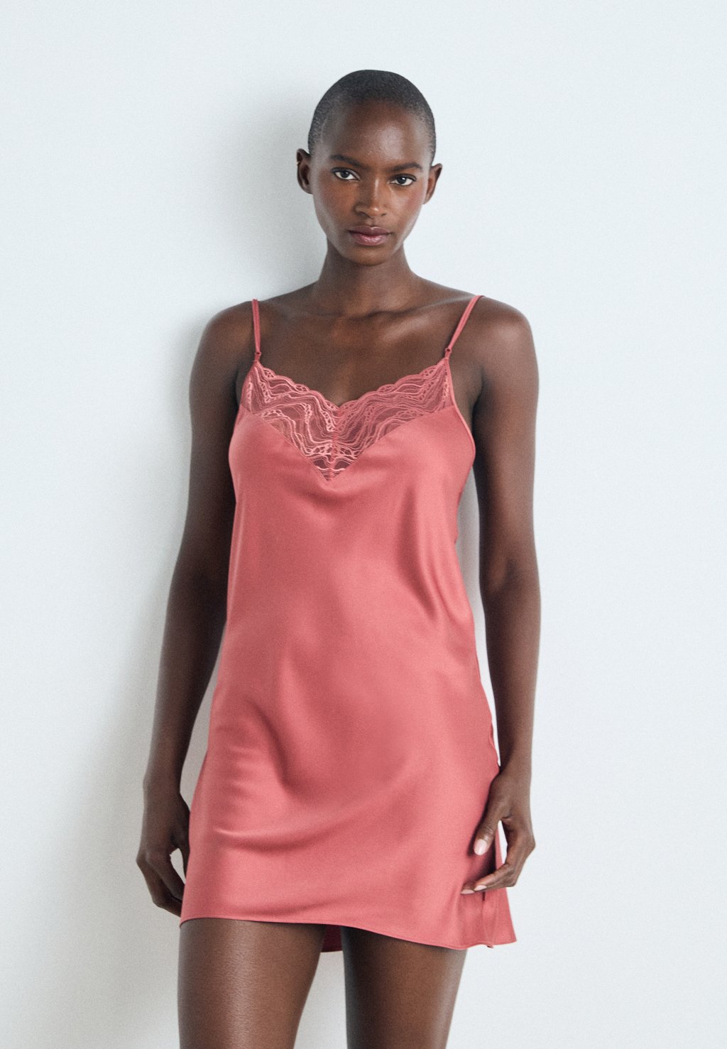 

Ночная рубашка CHEMISE Calvin Klein Underwear, слоновая кость