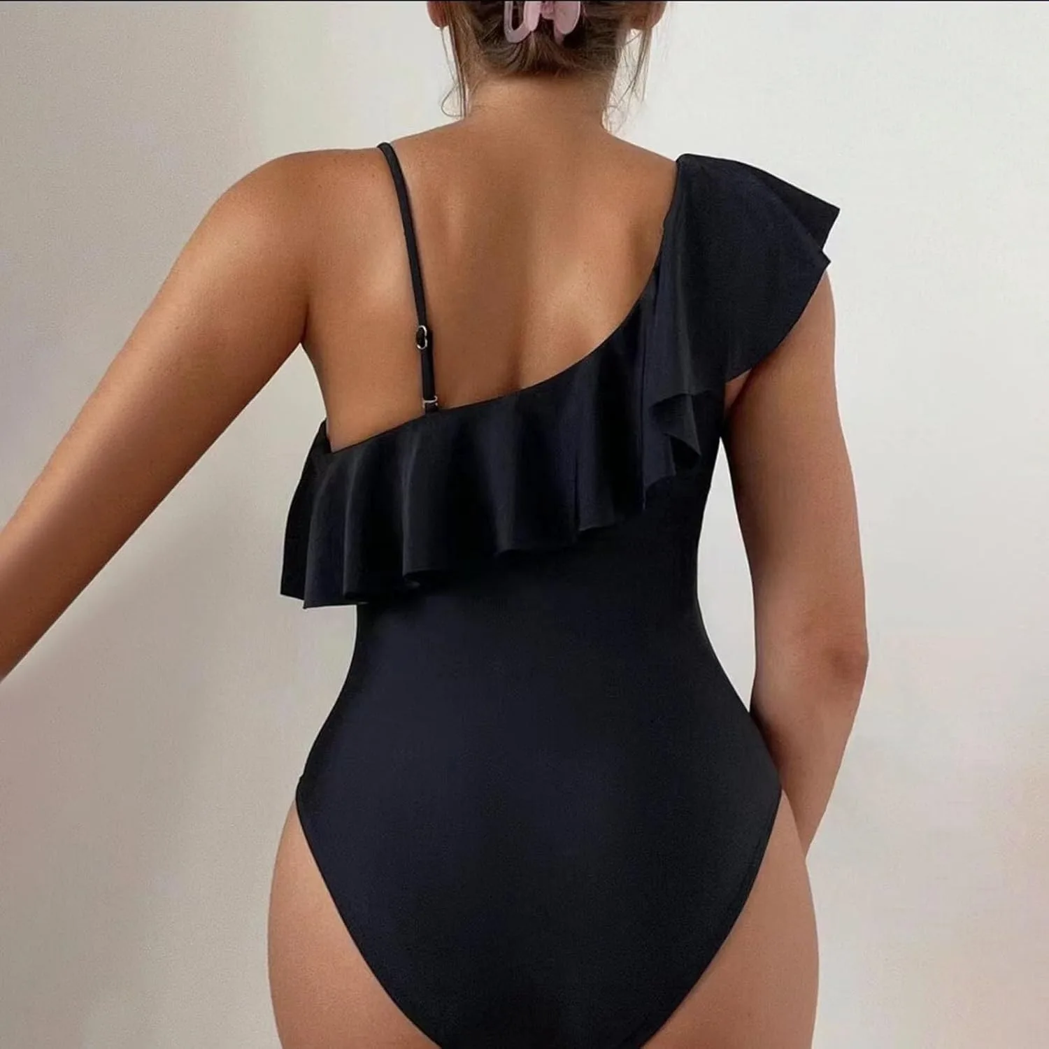 Купальник женский One-Piece сексуальный с одним плечом утягивающий с сеткой и рюшами Generic, черный — фото 4