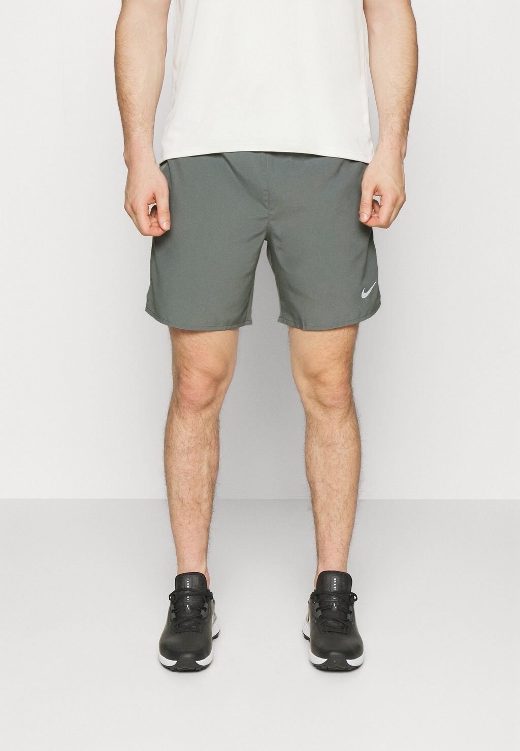 

Спортивные шорты Nike CHALLENGER SHORT, цвет Smoke Grey/Black/Silver