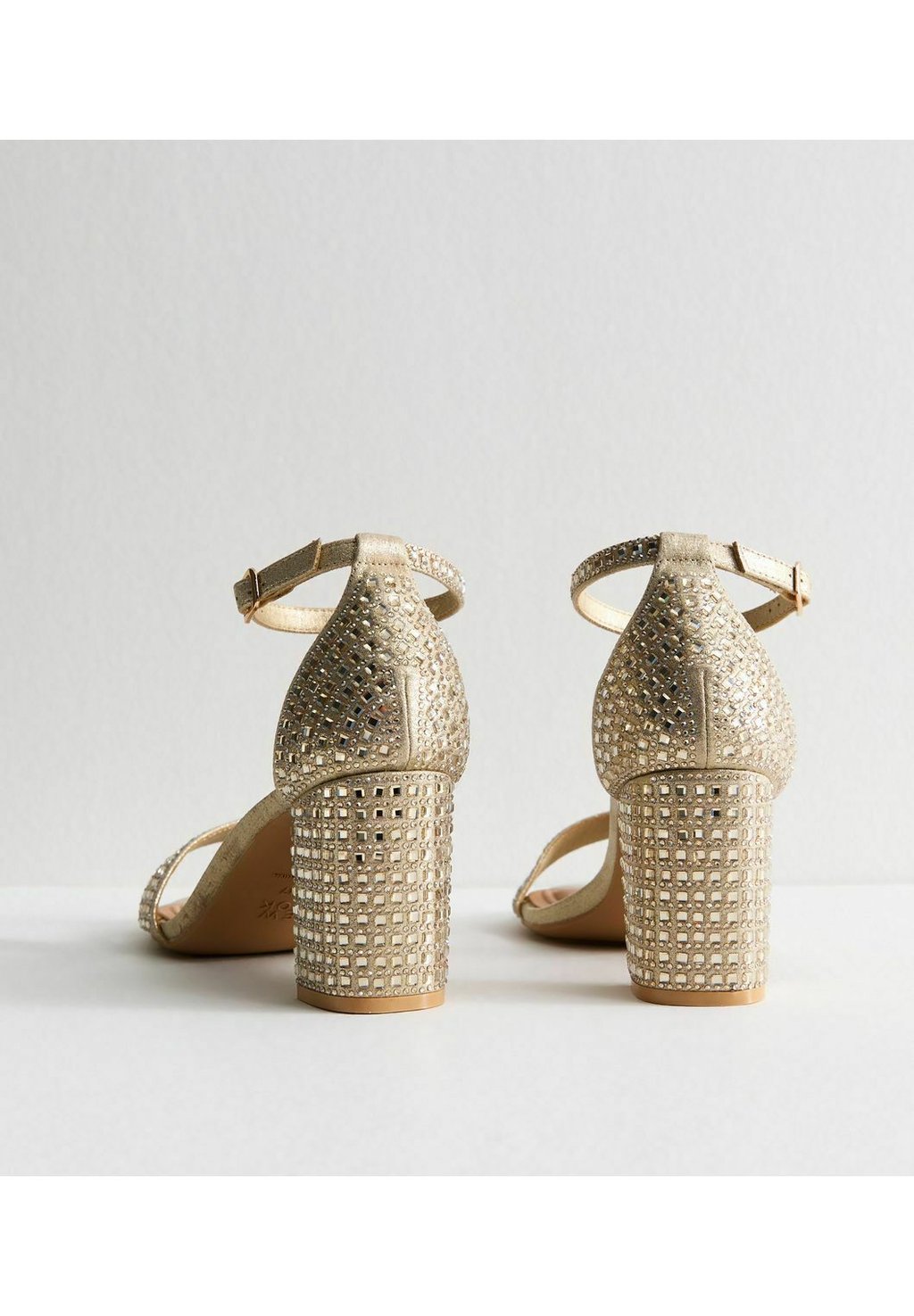Босоножки на высоком каблуке WIDE FIT GOLD EMBELLISHED BLOCK HEEL SANDALS New Look Wide Fit, золотой — фото 3
