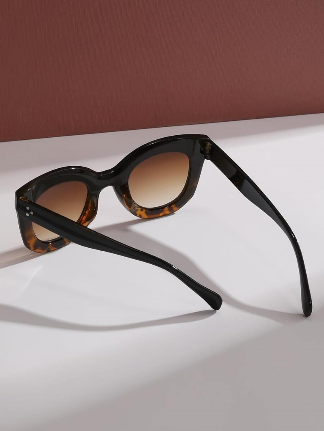 

Женские солнцезащитные очки «кошачий глаз» в стиле ретро, ​​черепаховая оправа, черная, увеличенные линзы с градиентным переходом цвета, защита от УФ-излучения UV400 ENSARJOE