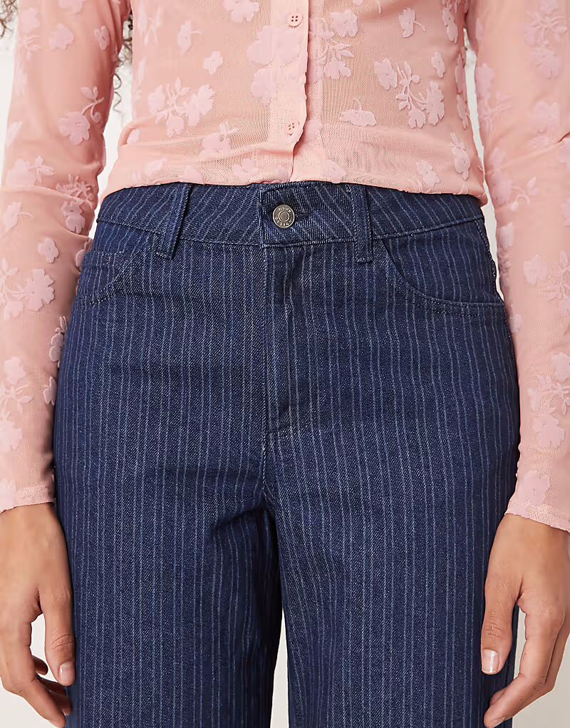 

Джинсы бойфренда ASOS DESIGN из полосатого денима