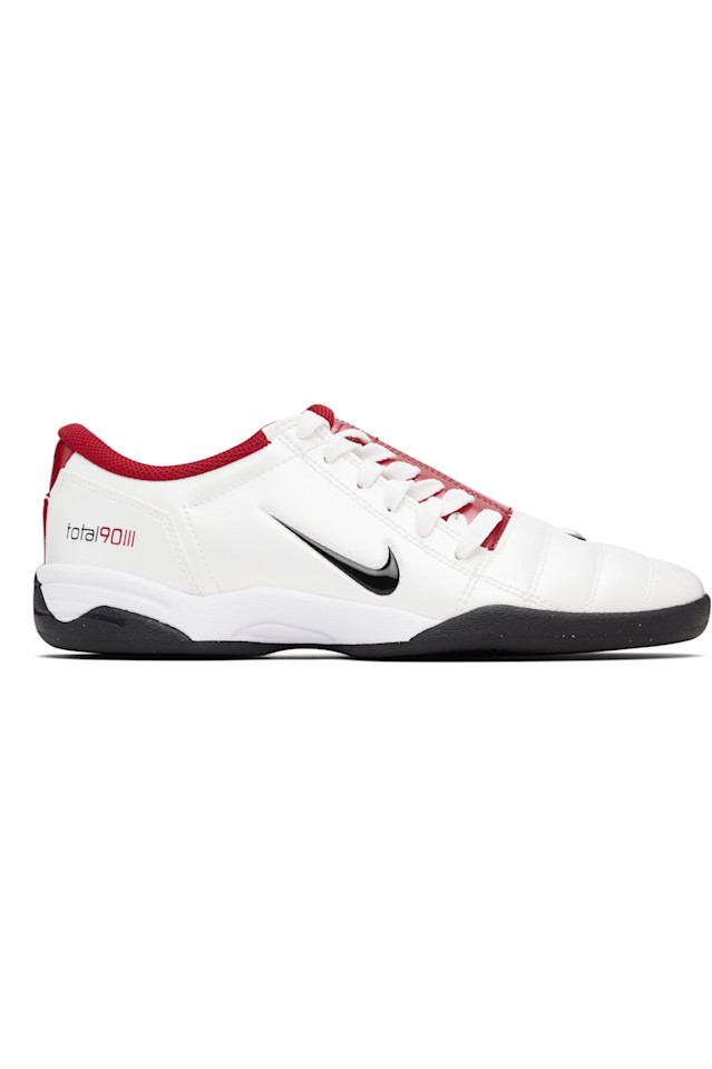 

Nike Белые и красные кроссовки, всего 90 штук