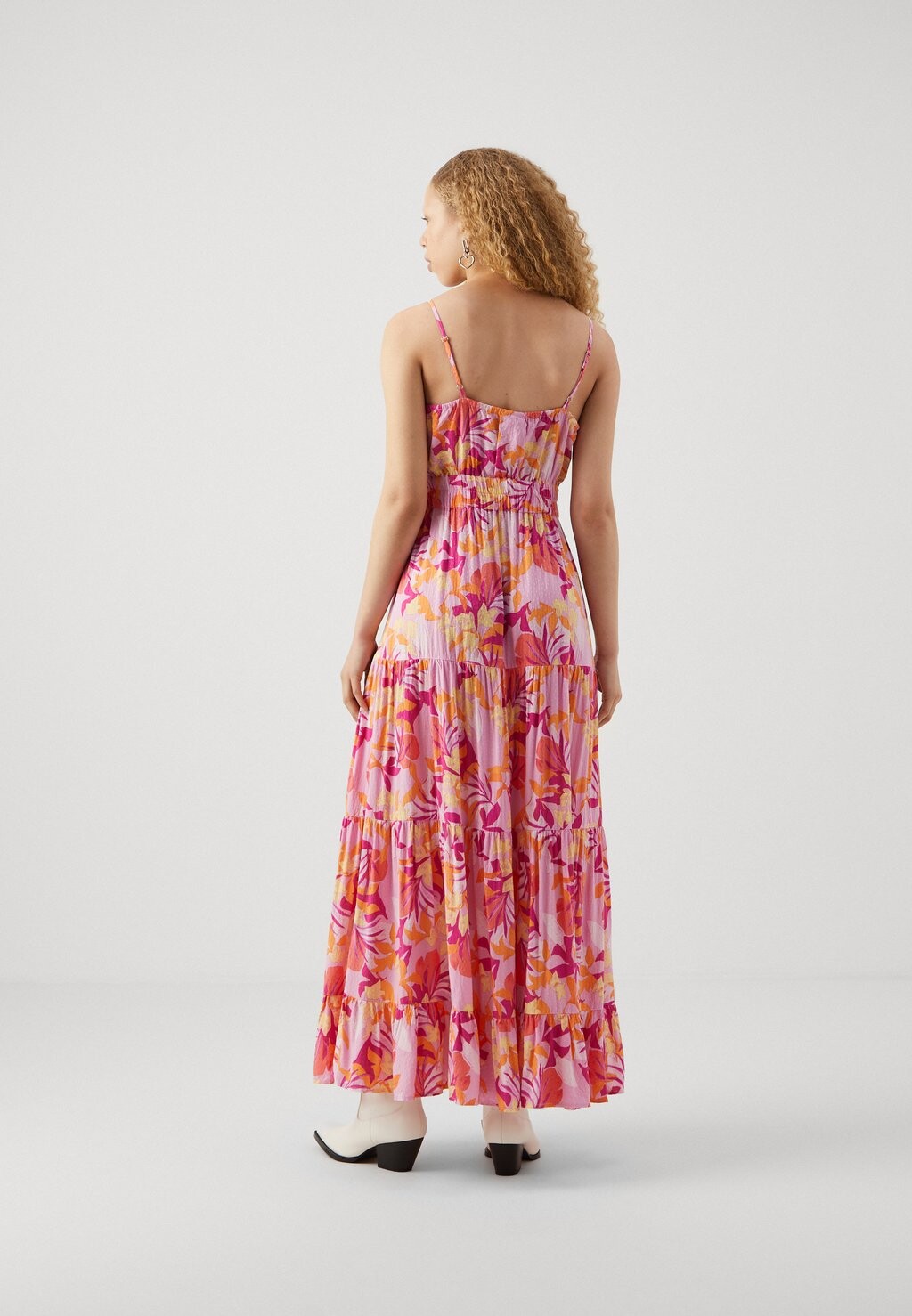 

Длинное платье Yastropia Strap Ankle Dress YAS, пастельная лаванда/тропия