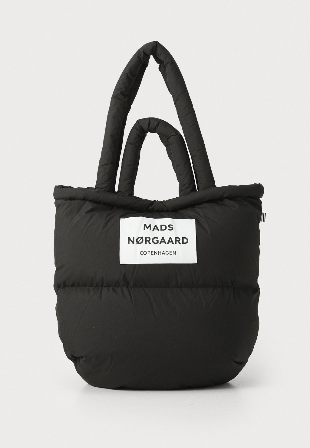 

Сумка-тоут PILLOW BAG Mads Nørgaard, черный